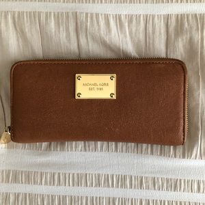 Michael Kors Zip Wallet